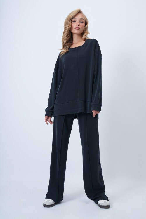 Bisiklet Yaka Önü Nervür Dikişli Uzun Sweatshirt Ve Çımalı Cepli Pantolon Takım