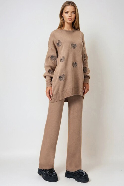 Bisküvi Kalp Desenli Triko Kazak Ve Düz Paça Pantolon Takım