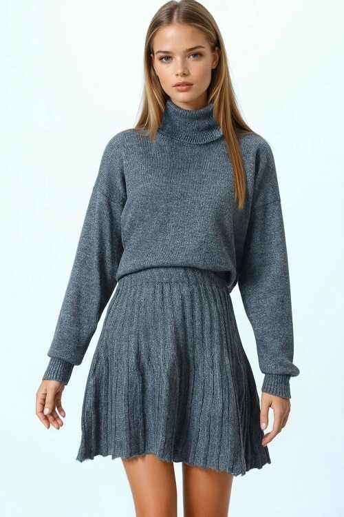 Boğazlı Kazak Ve Beli Lastikli Pileli Mini Etek Triko Takım