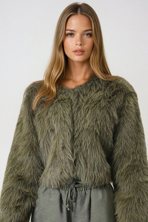 Çağla Yeşili Agraflı Astarlı Püsküllü Crop Kürk Ceket