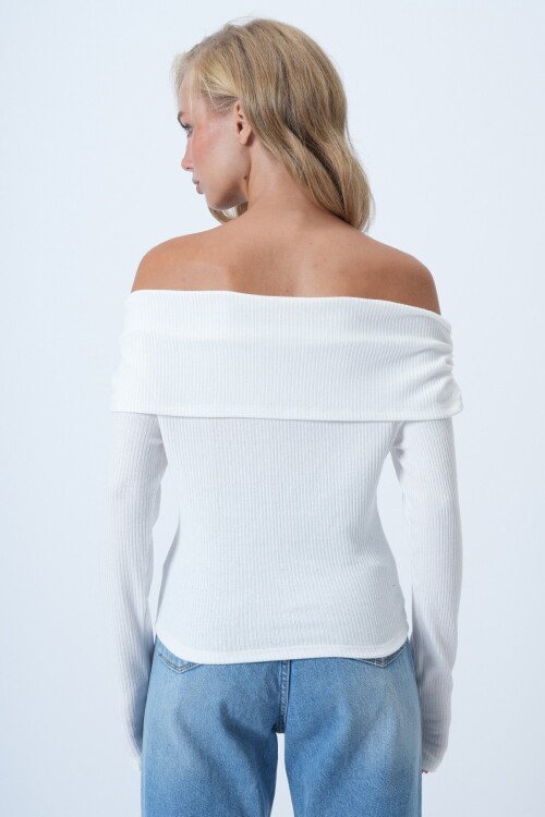 Carmen Yaka Fiyonk Bağlamalı Örme Bluz