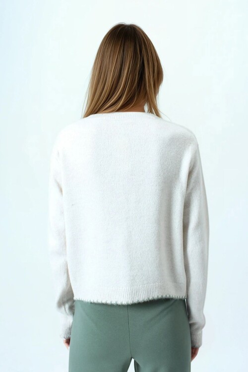 Çiçek Desenli Düğmeli Triko Hırka