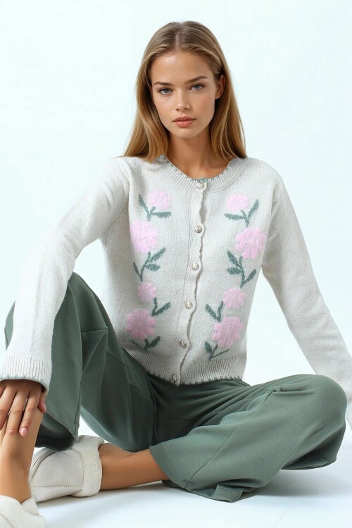 Çiçek Desenli Düğmeli Triko Hırka