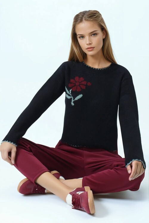 Çiçek Detaylı Bisiklet Yaka Triko Hırka