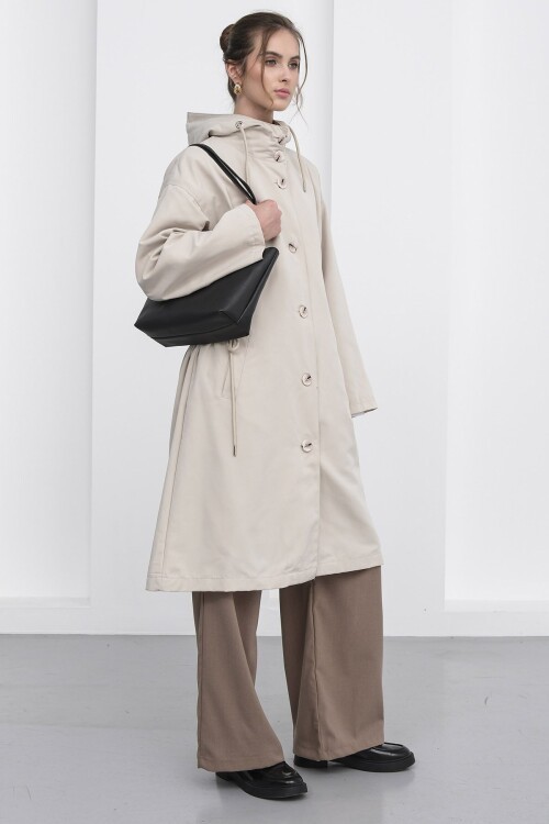 Çift Cepli Kapüşonlu Beli Bağlamalı Düğme Kapamalı Astarlı Trençkot