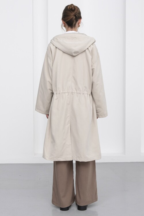 Çift Cepli Kapüşonlu Beli Bağlamalı Düğme Kapamalı Astarlı Trençkot