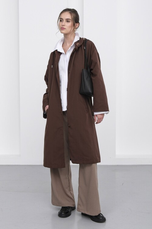 Çift Cepli Kapüşonlu Beli Bağlamalı Düğme Kapamalı Astarlı Trençkot