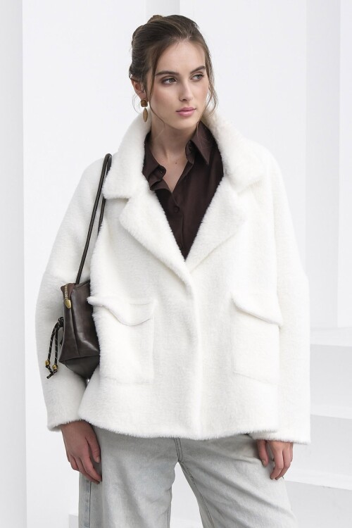 Çift Cepli Kruvaze Yaka Yumoş Ceket