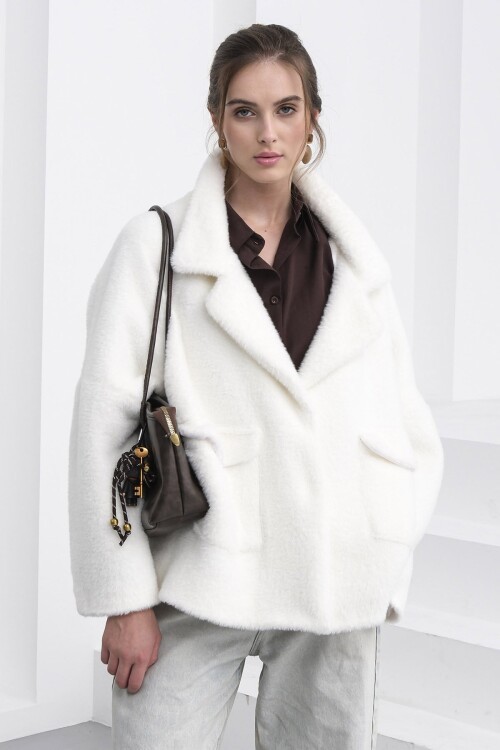 Çift Cepli Kruvaze Yaka Yumoş Ceket