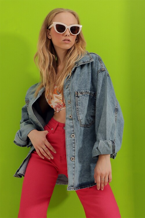 Koyu Mavi Çift Cepli Yıkamalı Oversize Denim Ceket