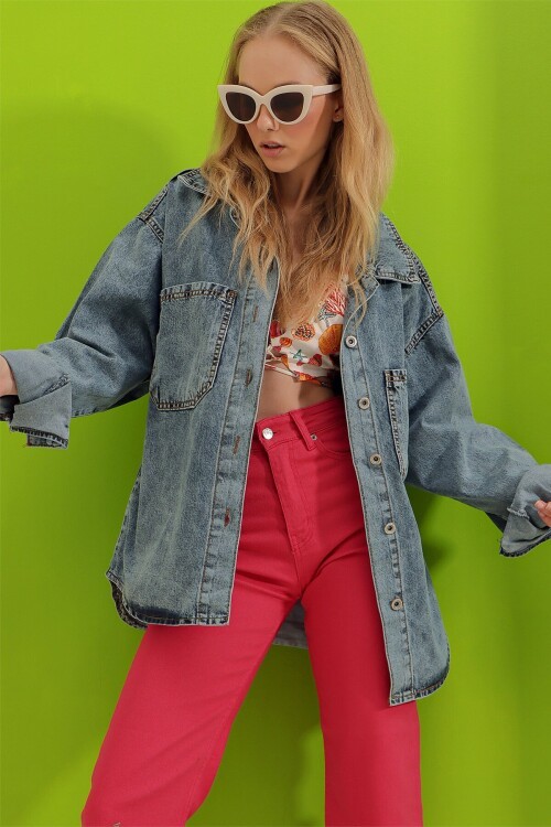 Koyu Mavi Çift Cepli Yıkamalı Oversize Denim Ceket