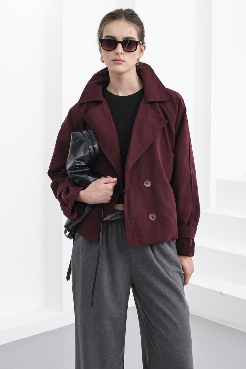 Çift Düğmeli Kruvaze Yaka Kısa Astarlı Trençkot