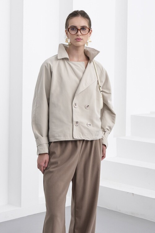 Çift Düğmeli Kruvaze Yaka Kısa Astarlı Trençkot