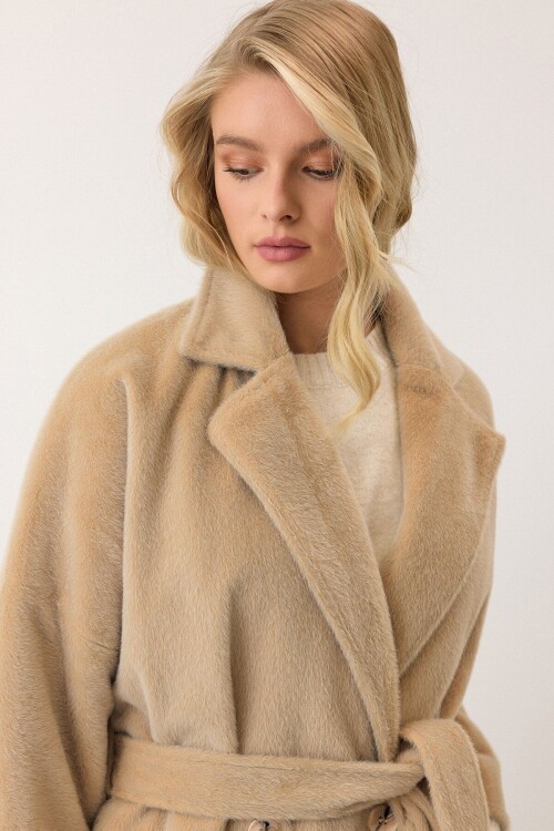 Bej Çift Düğmeli Yumuşak Dokulu Kaşe Kaban