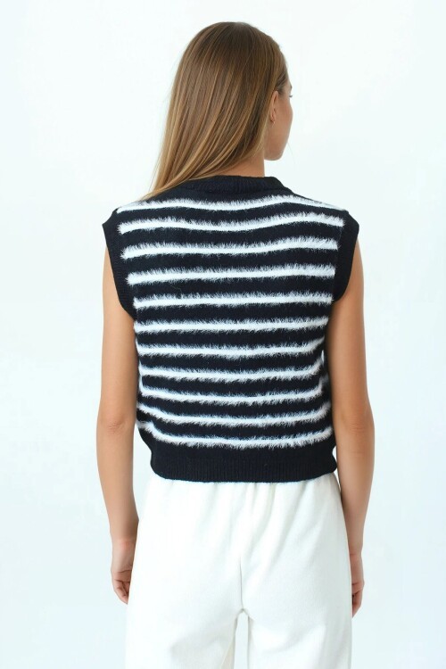 Çizgili Bisiklet Yaka Kolsuz Püsküllü Triko Bluz