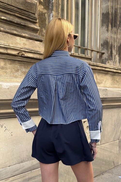 Lacivert Çizgili Oversize Uzun Kollu Düğmeli Manşet Crop Gömlek