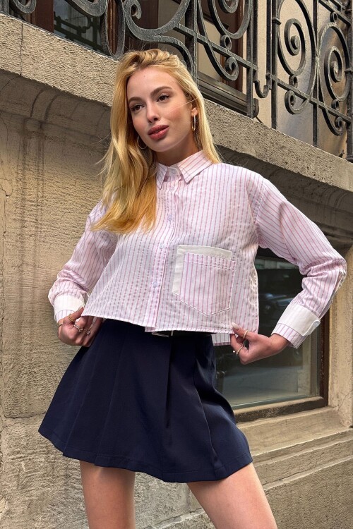 Pudra Çizgili Oversize Uzun Kollu Düğmeli Manşet Crop Gömlek