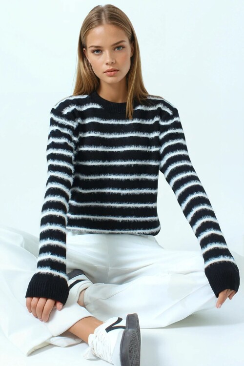 Çizgili Tüylü Dokulu Bisiklet Yaka Triko Kazak