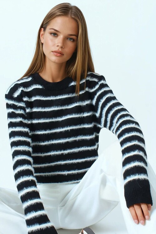 Çizgili Tüylü Dokulu Bisiklet Yaka Triko Kazak