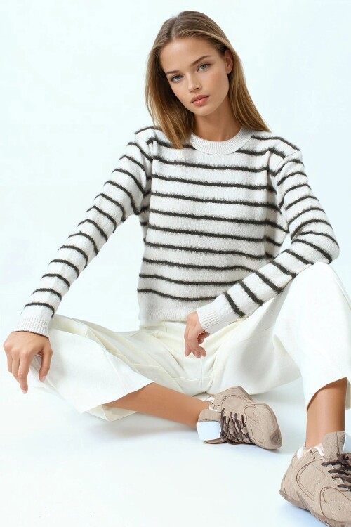 Çizgili Tüylü Dokulu Bisiklet Yaka Triko Kazak