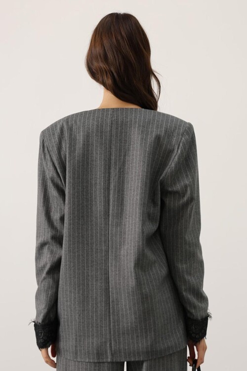 Dantel Detaylı Derin V Yaka Oversize Çizgili Ceket