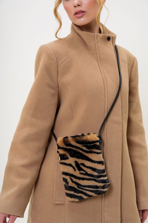 Camel-Siyah Deri Kordonlu Mıknatıs Kapamalı Suni Kürk Telefon Çantası