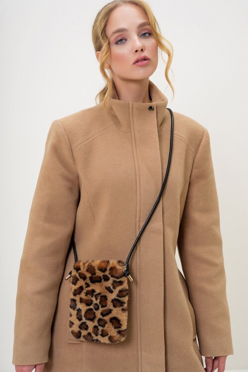 Leopar Deri Kordonlu Mıknatıs Kapamalı Suni Kürk Telefon Çantası