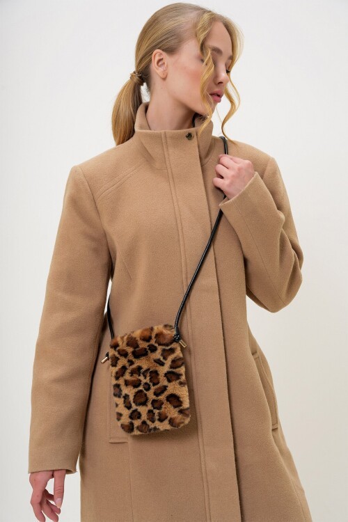 Leopar Deri Kordonlu Mıknatıs Kapamalı Suni Kürk Telefon Çantası