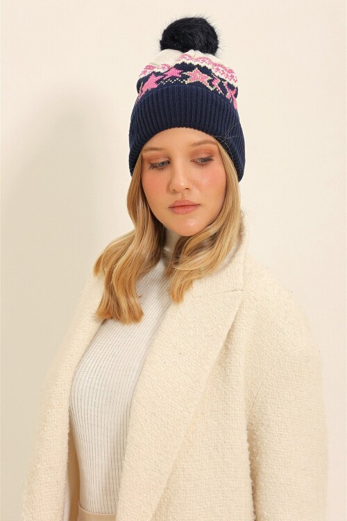 Lacivert Desenli Ponpon Bere