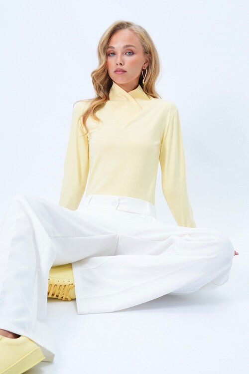 Dik Yaka Basic Sandy Bluz