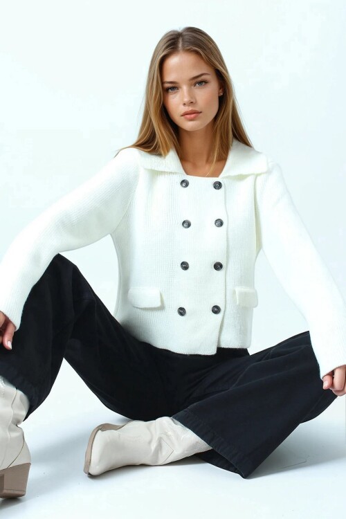 Düğmeli Cep Detaylı Triko Hırka