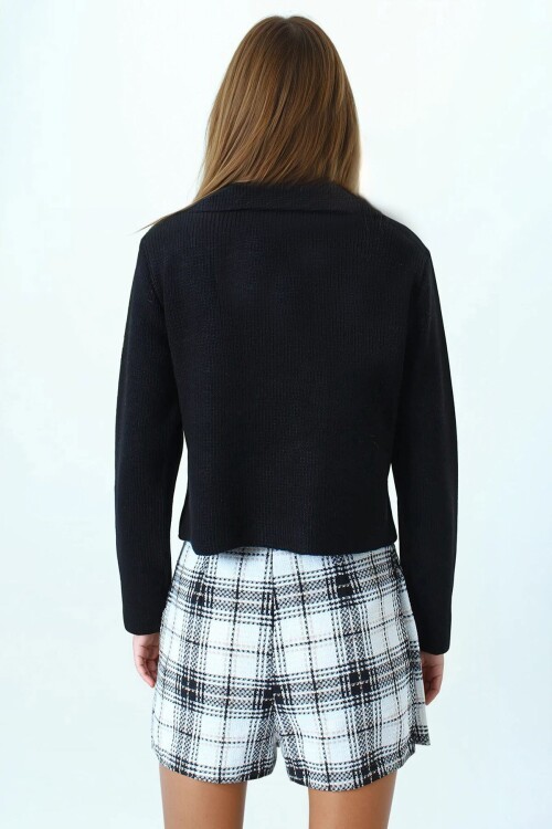 Düğmeli Cep Detaylı Triko Hırka