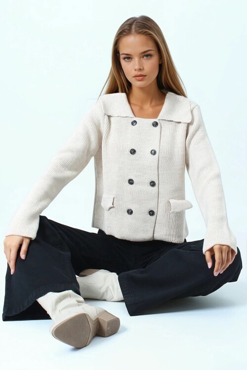 Düğmeli Cep Detaylı Triko Hırka