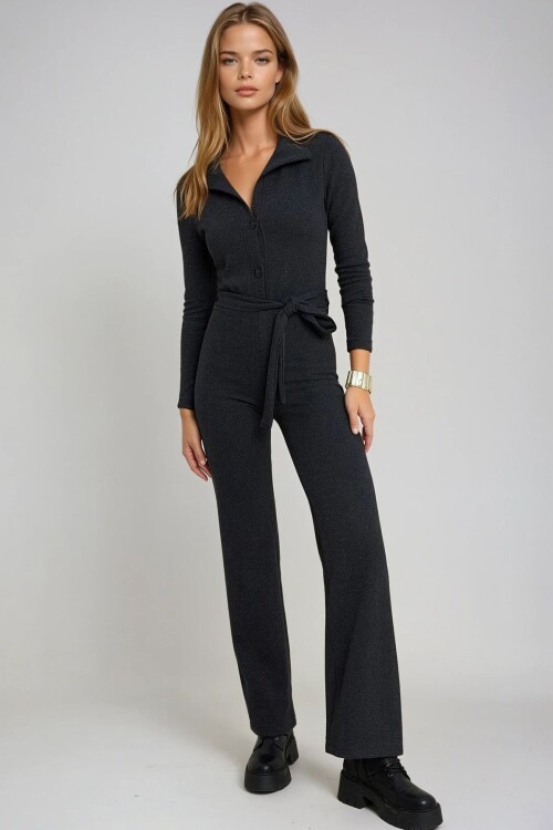 Siyah Düğmeli Kuşak Bağlamalı Düz Paça Uzun Kollu Tulum