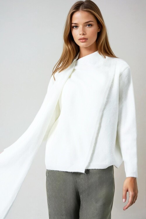 Ekru Şal Detaylı Bisiklet Yaka Triko Kazak