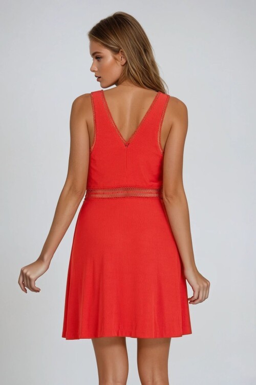 Kırmızı Geniş Askılı Ajur Şeritli Mini Elbise