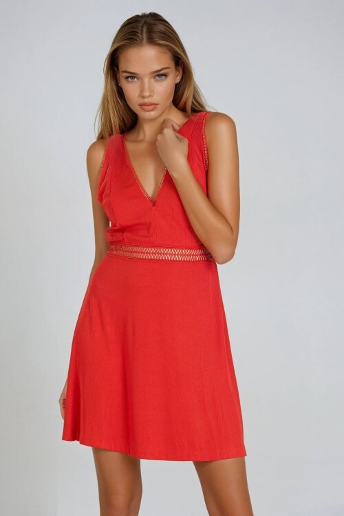 Kırmızı Geniş Askılı Ajur Şeritli Mini Elbise