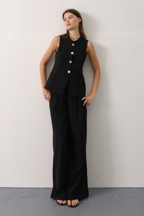 Gold Düğme Detaylı Yelek Ve Pileli Palazzo Pantolon Takım