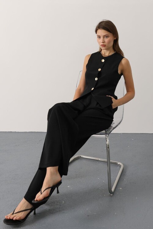 Gold Düğme Detaylı Yelek Ve Pileli Palazzo Pantolon Takım