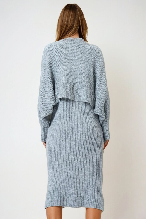 Düğme Kapamalı Crop Hırka ve Ön Arka V Yaka Fitilli Triko Elbise Takım