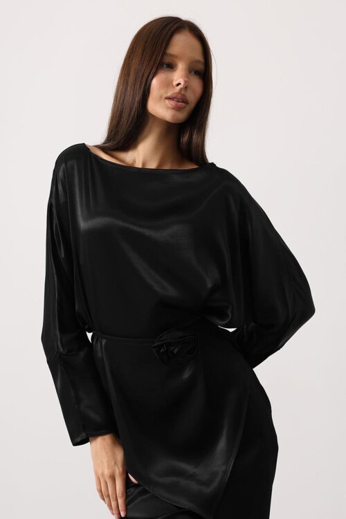 Gül Broşlu Beli Bağlamalı Asimetrik Kesim Bluz Ve Beli Lastikli Pantolon Saten Takım