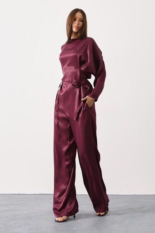 Gül Broşlu Beli Bağlamalı Asimetrik Kesim Bluz Ve Beli Lastikli Pantolon Saten Takım