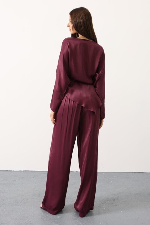 Gül Broşlu Beli Bağlamalı Asimetrik Kesim Bluz Ve Beli Lastikli Pantolon Saten Takım