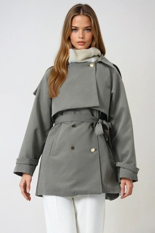 Haki Çift Cepli  Astarlı Kemerli Omuzu Ve Beli Apoletli Trençkot