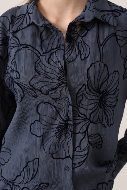 Kabartma Çiçek Desenli Dokulu Uzun Kollu Gömlek