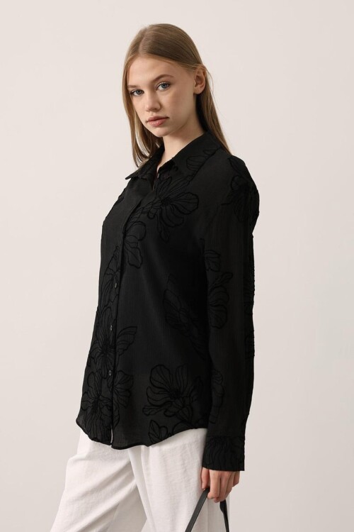 Kabartma Çiçek Desenli Dokulu Uzun Kollu Gömlek