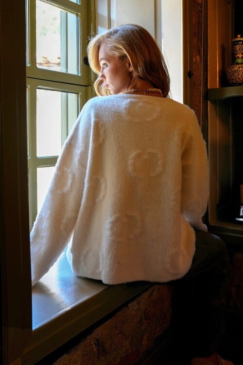 Kabartma Desen Yumoş Sakallı Triko Ceket