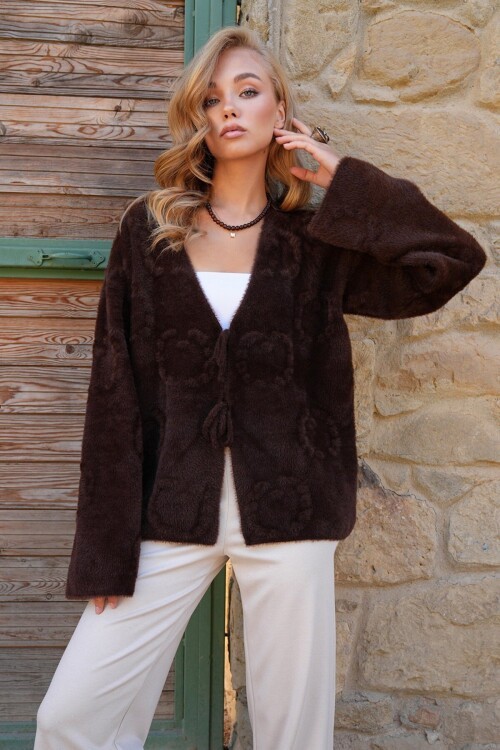 Kabartma Desen Yumoş Sakallı Triko Ceket