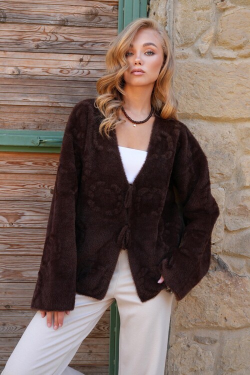 Kabartma Desen Yumoş Sakallı Triko Ceket