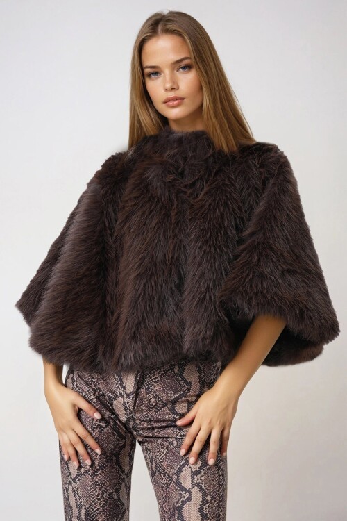 Kahverengi Agraflı Astarlı Kürk Pelerin